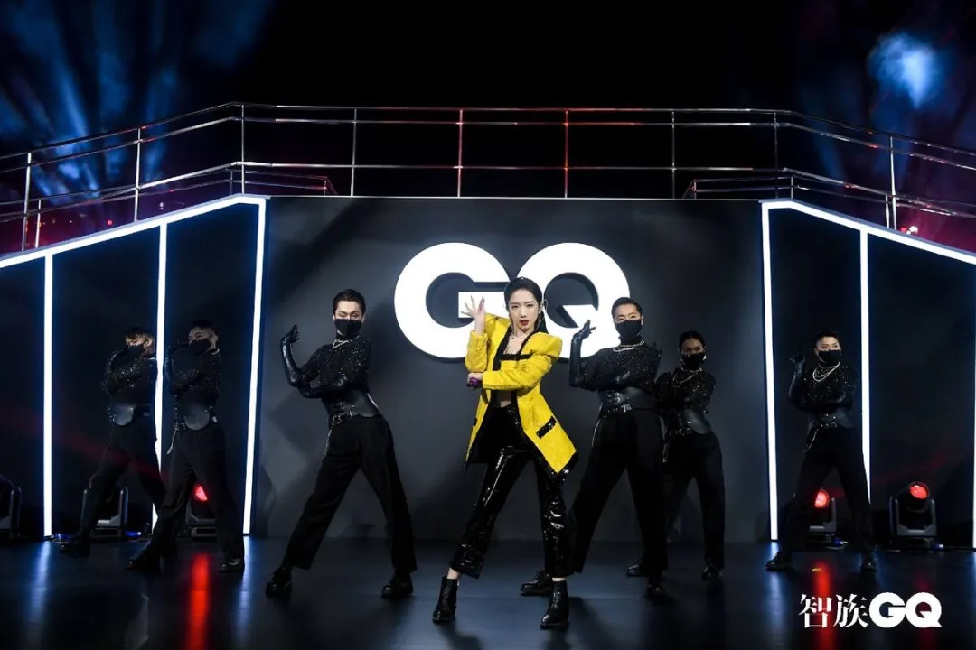 GQ年度人物盛典活動(dòng)策劃把樓梯打造成國內(nèi)首個(gè)紅毯LIVE SHOW - 第7張 - 會(huì)展活動(dòng)策劃CCASY.COM GQ年度人物盛典活動(dòng)策劃把樓梯打造成國內(nèi)首個(gè)紅毯LIVE SHOW - 第7張