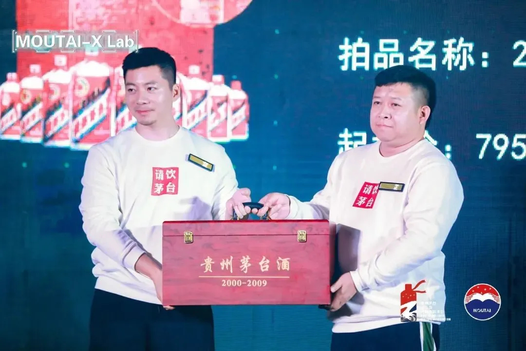 茅臺文化夜光嘉年華活動策劃直接把「飛碟」搬到了現(xiàn)場 - 第27張 - 會展活動策劃CCASY.COM 茅臺文化夜光嘉年華活動策劃直接把「飛碟」搬到了現(xiàn)場 - 第27張